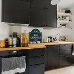 Elegant 1-Bedroom Apartment